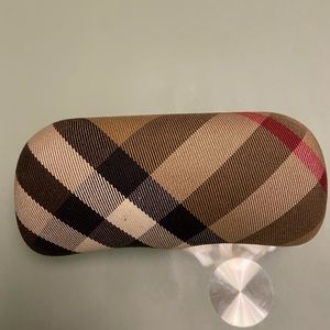 Burberry sunglasses case excellent condition